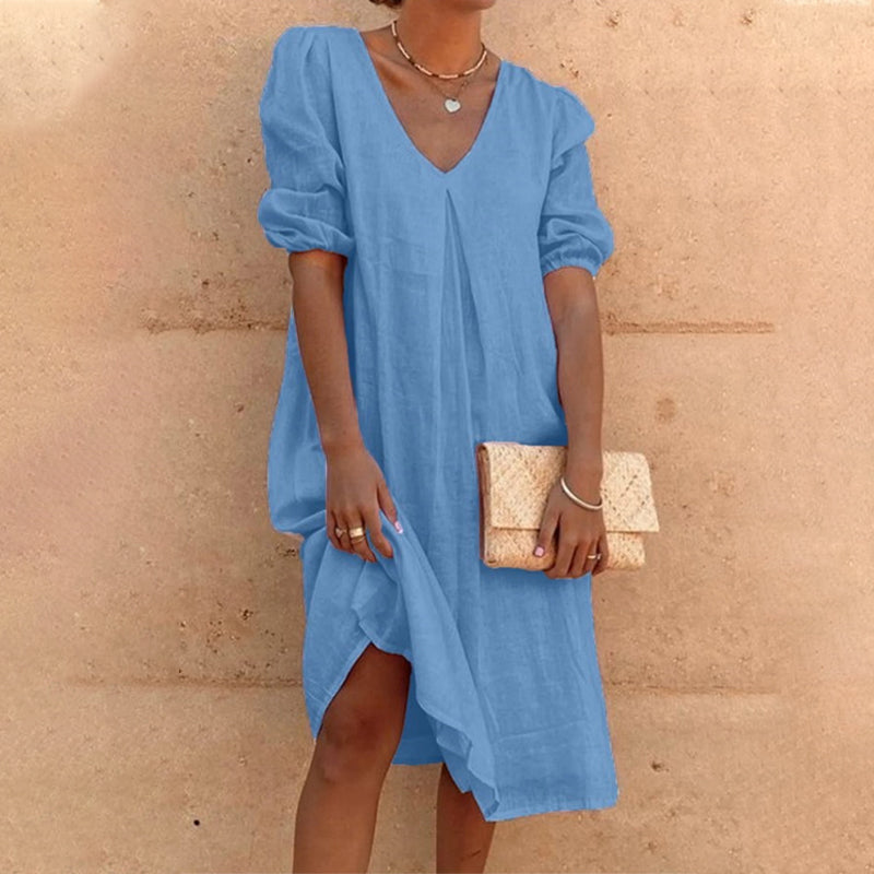 Solid color V-neck dress with lateral sleeves