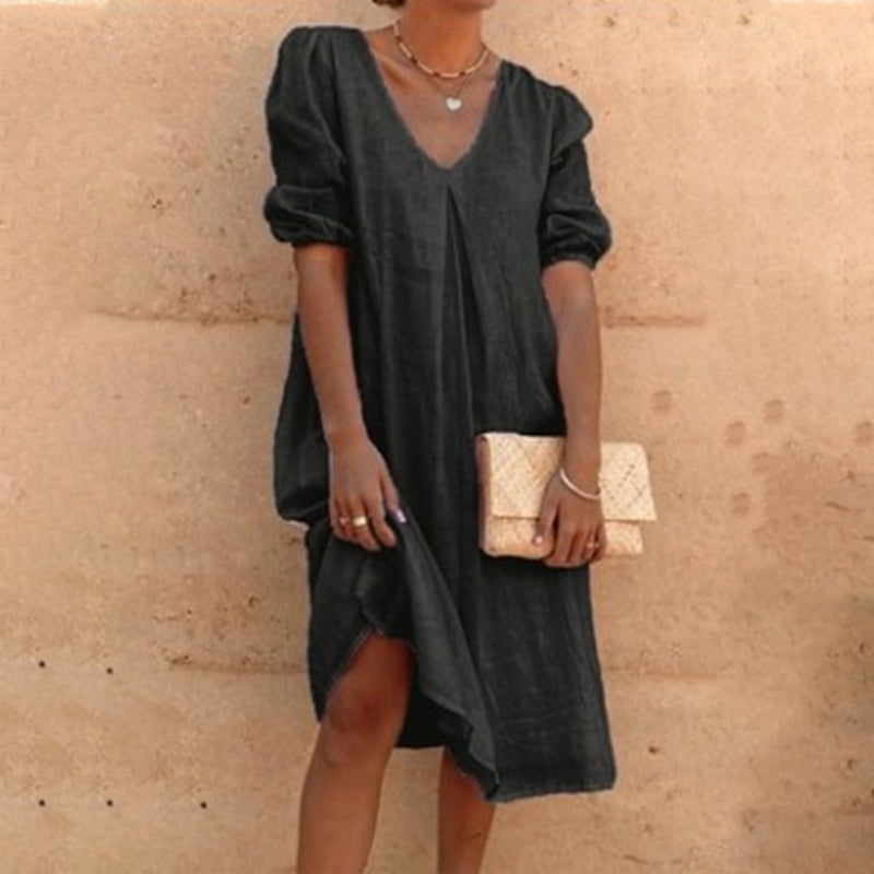 Solid color V-neck dress with lateral sleeves