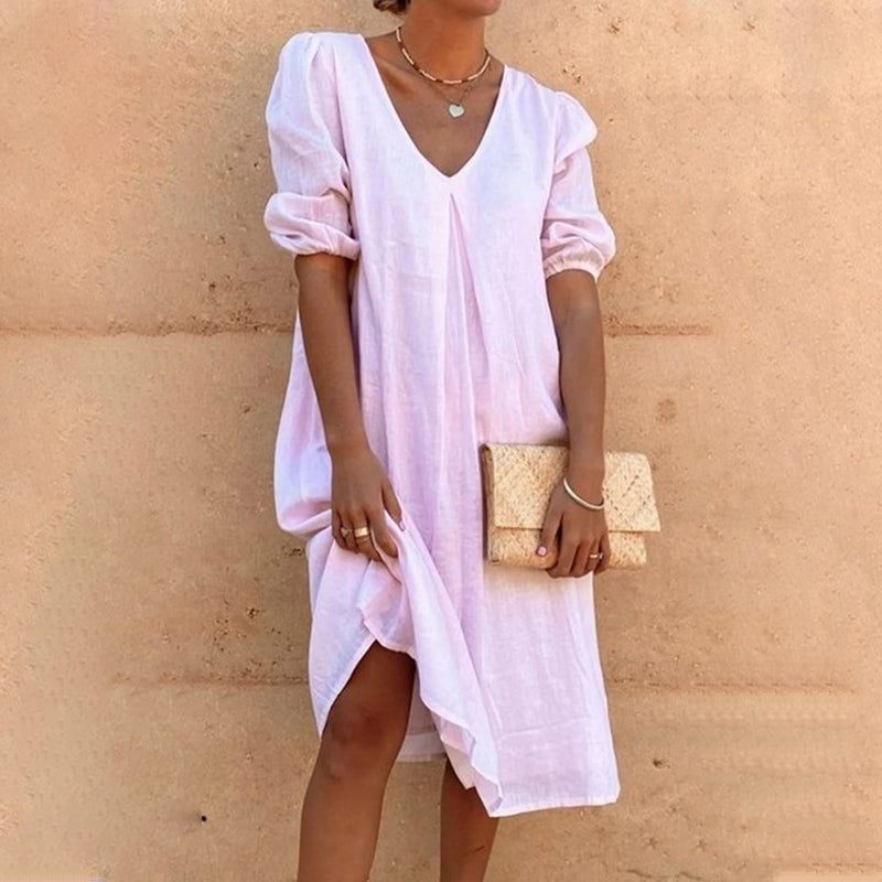 Solid color V-neck dress with lateral sleeves