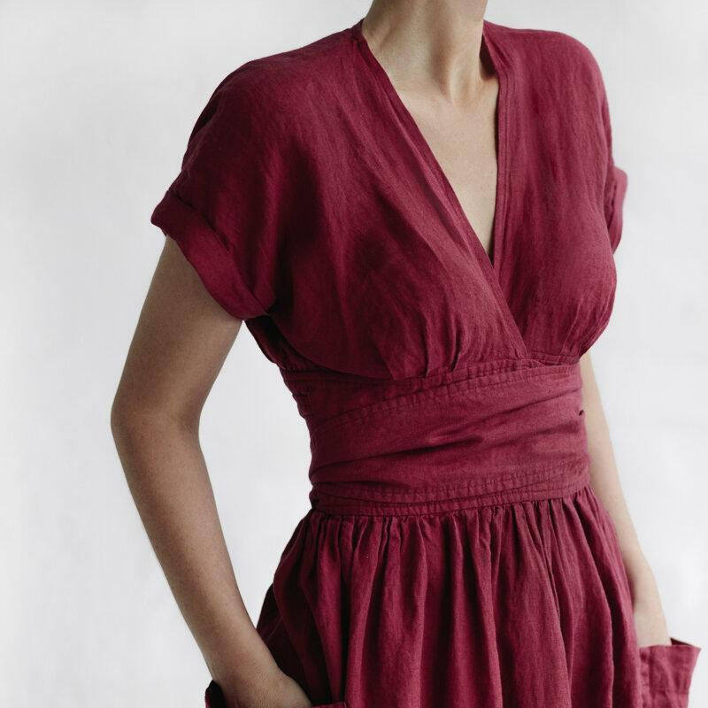 Jurk met V-hals, hoge taille en korte mouwen voor dames